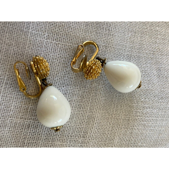 Vintage Crown Trifari Earrings White Dangle Bead with Gold Tone Clip - Picture 2 of 5
